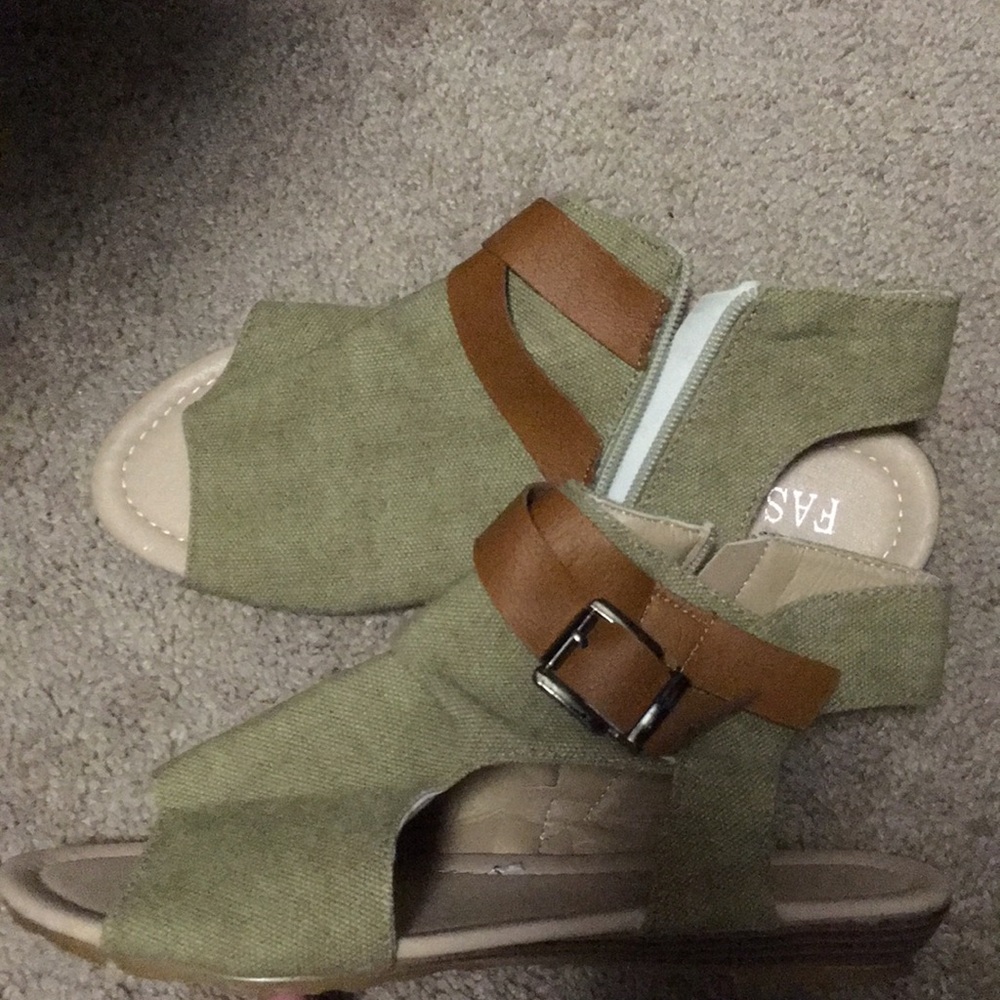 4 FOR $25. Never wore Fashion shoes.